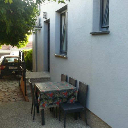Apartment Branimir Omišalj Eksteriør bilde
