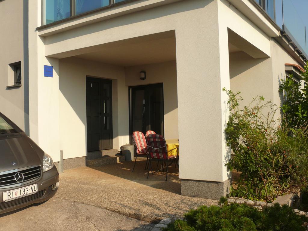 Apartment Branimir Omišalj Eksteriør bilde